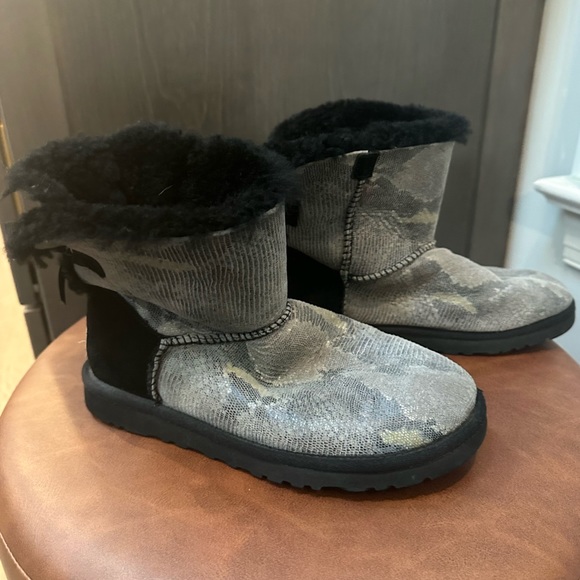 Ugg boots with snake skin fabric pattern size 6 - Picture 8 of 8